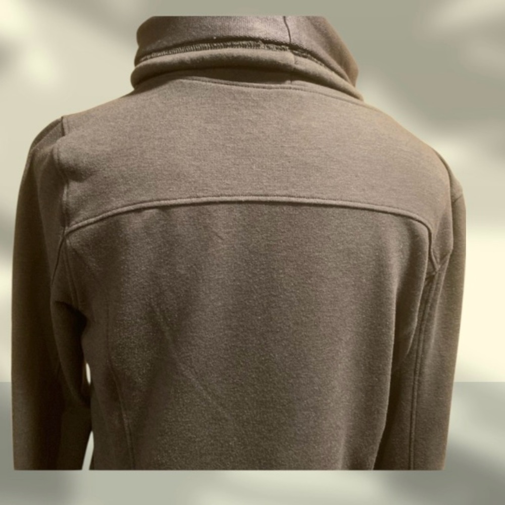 Under Armour Black Hoodie - Picture 2 of 6